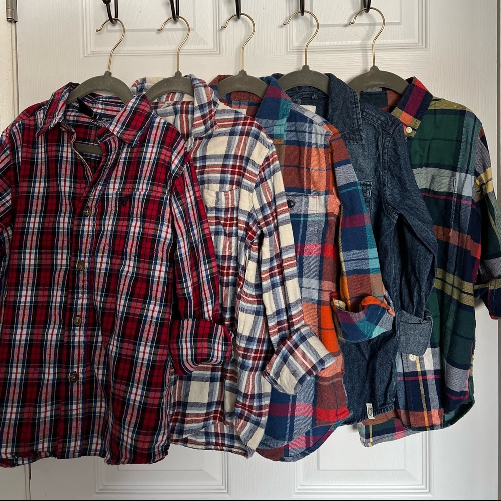 Boys size 6 Gap, Ralph Lauren, and more button down shirts. Eight in total.